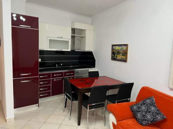 Tirane, jepet me qera apartament 2+1+BLK Kati 4, 67 m² 550 Euro (Liqeni thate)