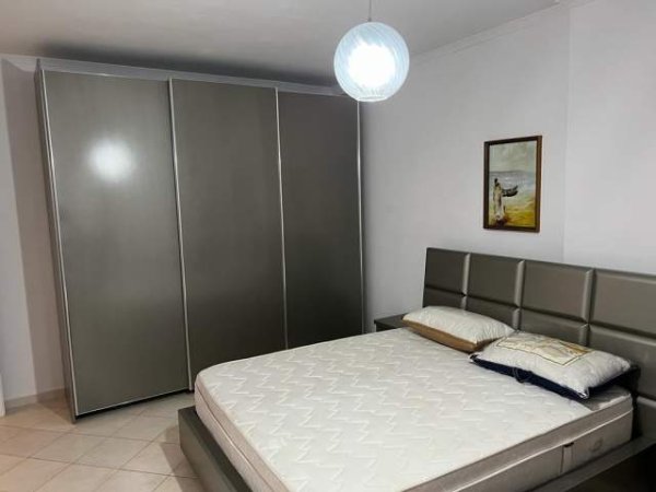 Tirane, jepet me qera apartament 2+1+BLK Kati 4, 67 m² 550 Euro (Liqeni thate)