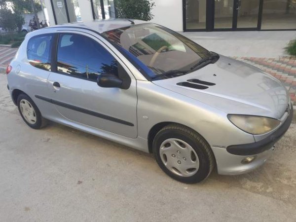 Tirane, shitet makine Peugot 206 Viti 2002, 1.250 Euro