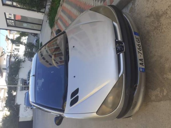 Tirane, shitet makine Peugot 206 Viti 2002, 1.250 Euro