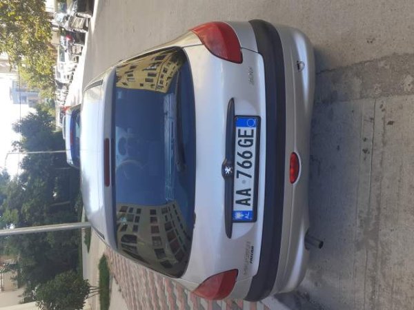 Tirane, shitet makine Peugot 206 Viti 2002, 1.250 Euro