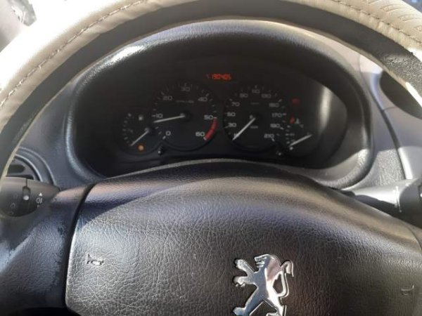 Tirane, shitet makine Peugot 206 Viti 2002, 1.250 Euro
