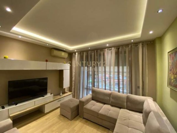 Tirane, jepet me qera apartament 3+1+BLK Kati 3, 110 m² 950 Euro (Deliorgji)