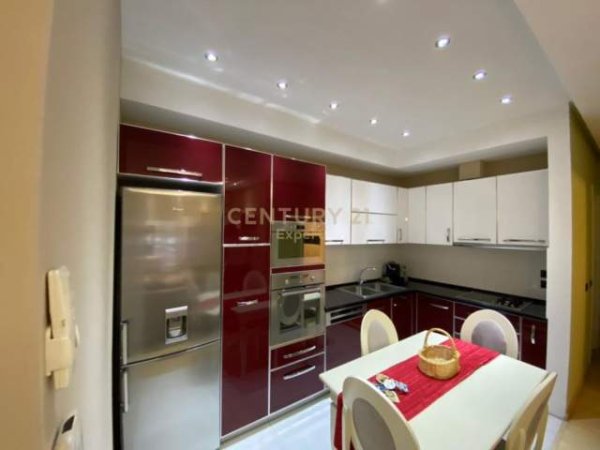 Tirane, jepet me qera apartament 3+1+BLK Kati 3, 110 m² 950 Euro (Deliorgji)