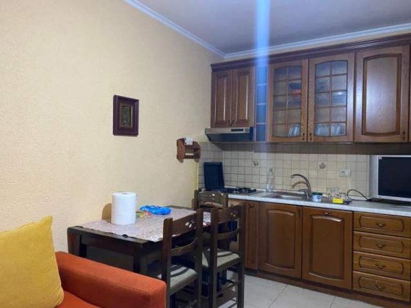 Tirane, jepet me qera apartament 1+1+BLK Kati 2, 70 m² 350 Euro (Rruga Mine Peza)