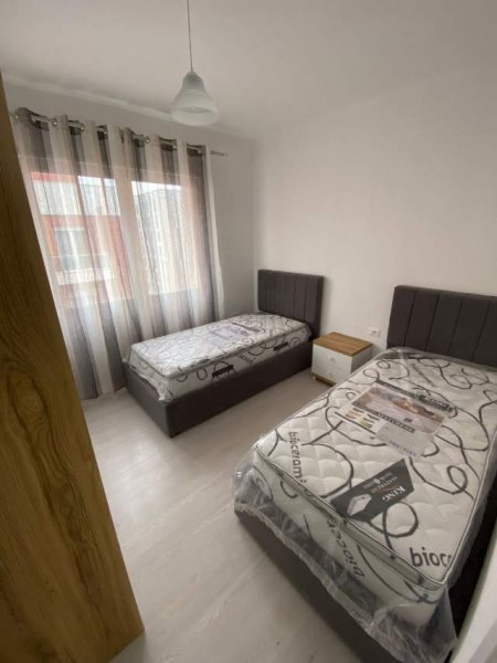 Tirane, jepet me qera apartament 2+1+BLK Kati 5, 93 m² 500 Euro (kompleksi sima)