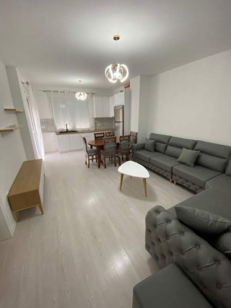 Tirane, jepet me qera apartament 2+1+BLK Kati 5, 93 m² 500 Euro (kompleksi sima)