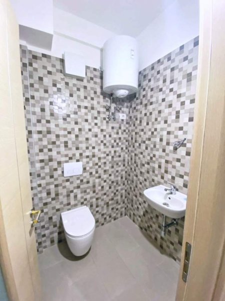 Tirane, jepet me qera apartament 1+1 Kati 0, 45 m² 270 Euro (kompleksi green city)