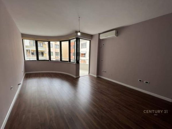Shitet Apartament 2+1 tek 21 Dhjetori !  Kati 7, 110 m² 145.000 Euro