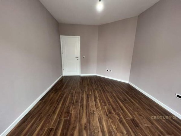 Shitet Apartament 2+1 tek 21 Dhjetori !  Kati 7, 110 m² 145.000 Euro
