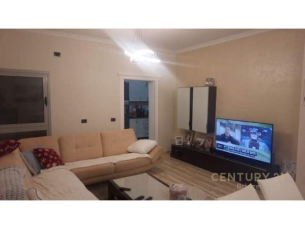Tirane, jepet me qera apartament 2+1+BLK Kati 2, 126 m² 500 Euro (Rruga Vasil Shanto)