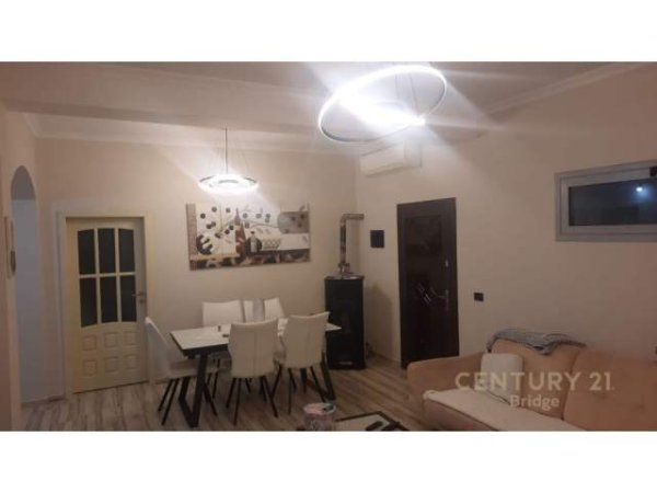 Tirane, jepet me qera apartament 2+1+BLK Kati 2, 126 m² 500 Euro (Rruga Vasil Shanto)