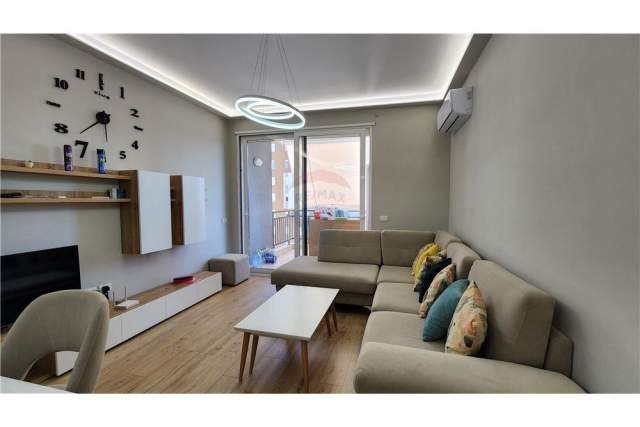 Tirane, jepet me qera apartament 2+1+BLK Kati 4, 86 m² 550 Euro (Rruga e Dafinave)