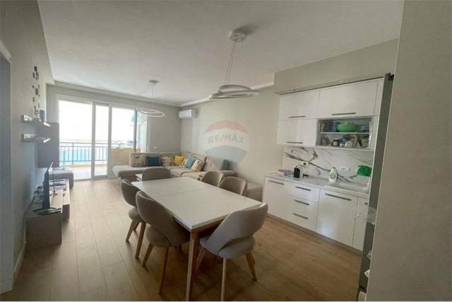Tirane, jepet me qera apartament 2+1+BLK Kati 4, 86 m² 550 Euro (Rruga e Dafinave)