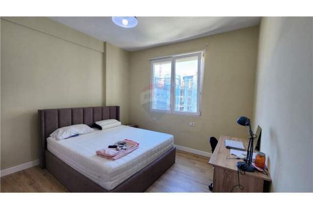 Tirane, jepet me qera apartament 2+1+BLK Kati 4, 86 m² 550 Euro (Rruga e Dafinave)