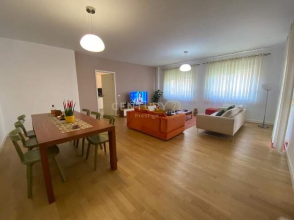 Tirane, jepet me qera apartament 3+1+BLK Kati 1, 164 m² 1.500 Euro (Sauk)