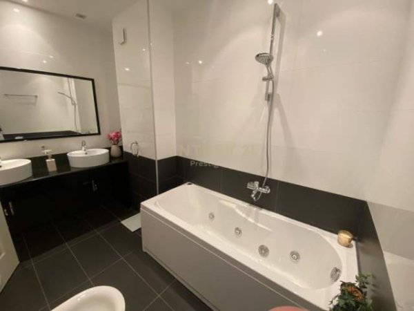 Tirane, jepet me qera apartament 3+1+BLK Kati 1, 164 m² 1.500 Euro (Sauk)