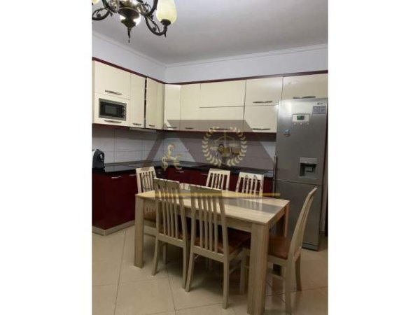Tirane, jepet me qera 2+1 Kati 2, 120 m² 400 Euro (Rruga Fiqiri Basha)