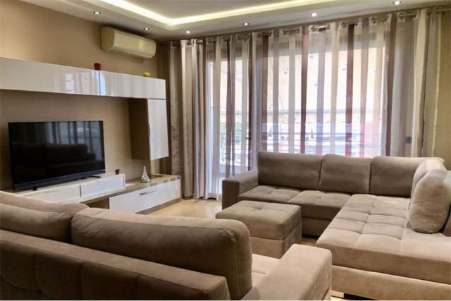 Tirane, jepet me qera apartament 3+1+BLK Kati 4, 119 m² 950 Euro