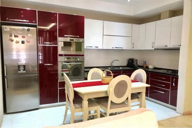 Tirane, jepet me qera apartament 3+1+BLK Kati 4, 119 m² 950 Euro