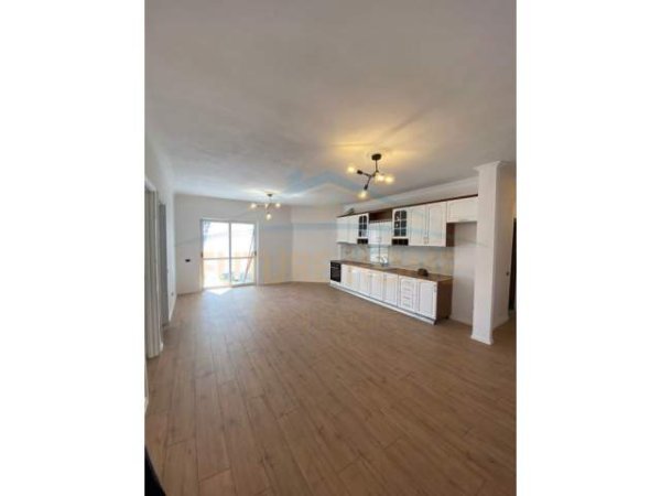 Tirane, jepet me qera apartament 2+1+BLK Kati 3, 95 m² 500 Euro (Lulishtja, Komuna e Parisit)