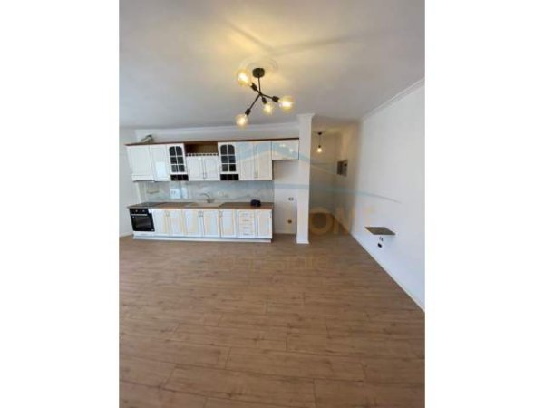 Tirane, jepet me qera apartament 2+1+BLK Kati 3, 95 m² 500 Euro (Lulishtja, Komuna e Parisit)