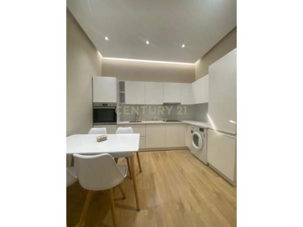 Tirane, jepet me qera apartament 1+1 50 m² 500 Euro (Libri Universitar)