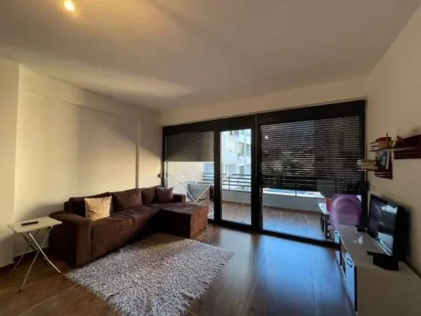 Tirane, jepet me qera apartament Kati 2, 68 m² 400 Euro (Pazari i Ri)