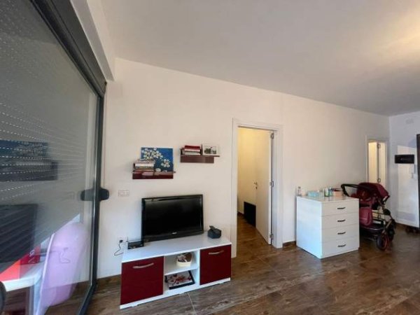 Tirane, jepet me qera apartament Kati 2, 68 m² 400 Euro (Pazari i Ri)