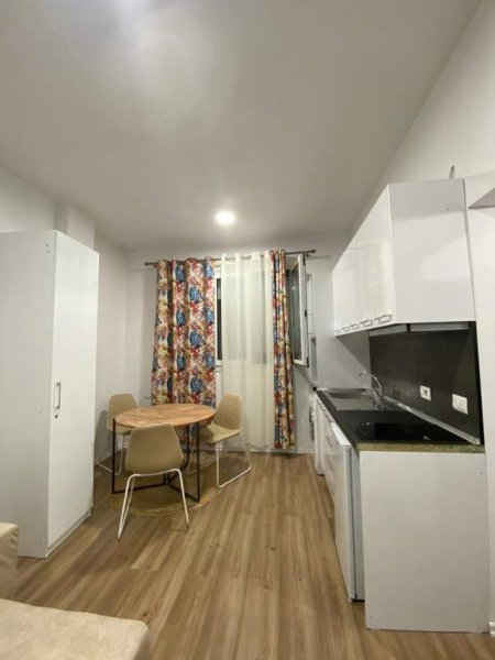 Tirane, jepet me qera apartament 1+1 Kati 4, 65 m² 500 Euro (Rruga sami frasheri)