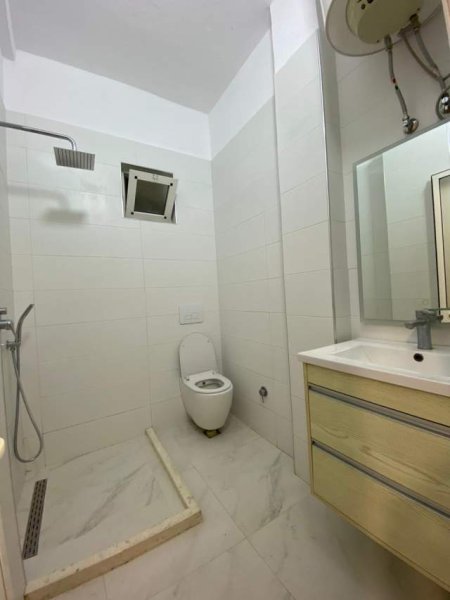 Tirane, jepet me qera apartament 1+1 Kati 4, 65 m² 500 Euro (Rruga sami frasheri)