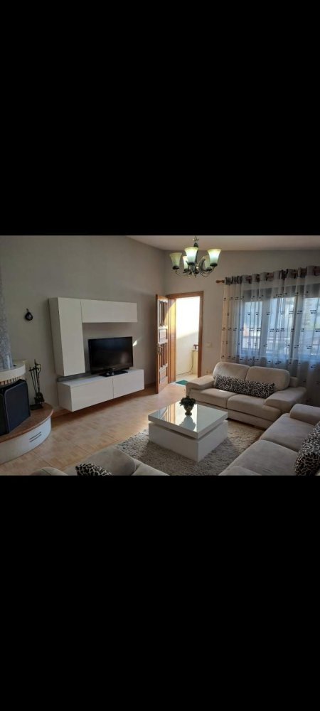 Tirane, jepet me qera apartament 2+1+BLK Kati 3, 120 m² 550 Euro (Rruga Bill Klinton)