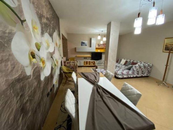 Tirane, jepet me qera apartament 2+1+A+BLK Kati 8, 120 m² 1.500 Euro (Ish Blloku)