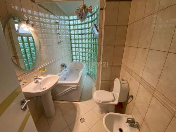 Tirane, jepet me qera apartament 2+1+A+BLK Kati 8, 120 m² 1.500 Euro (Ish Blloku)