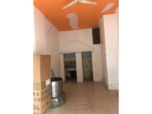 Durres, shitet dyqan Kati 0, 45 m² 42.000 Euro (Plazh)