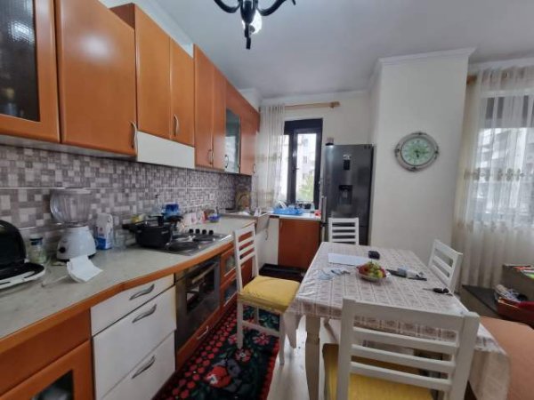 Tirane, shitet apartament 3+1+BLK Kati 3, 135 m² 125.000 Euro (Loni ligori)