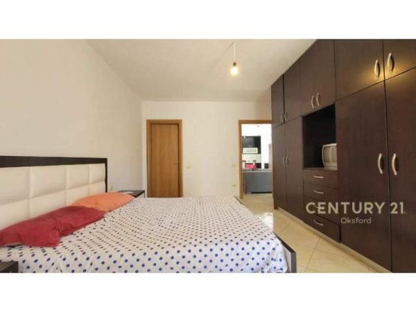 Tirane, jepet me qera apartament 2+1 Kati 2, 400 Euro (Selit)