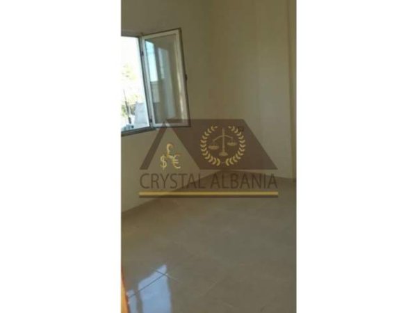 Tirane, jepet me qera apartament 2+1 Kati 1, 86 m² 30.000 Leke (Ne fund te bulevardit te ri)