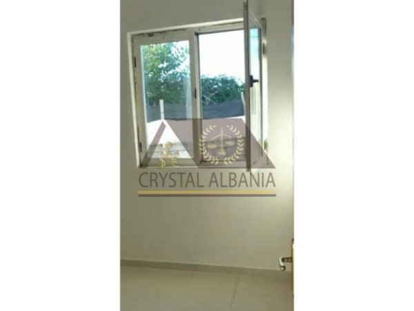 Tirane, jepet me qera apartament 2+1 Kati 1, 86 m² 30.000 Leke (Ne fund te bulevardit te ri)