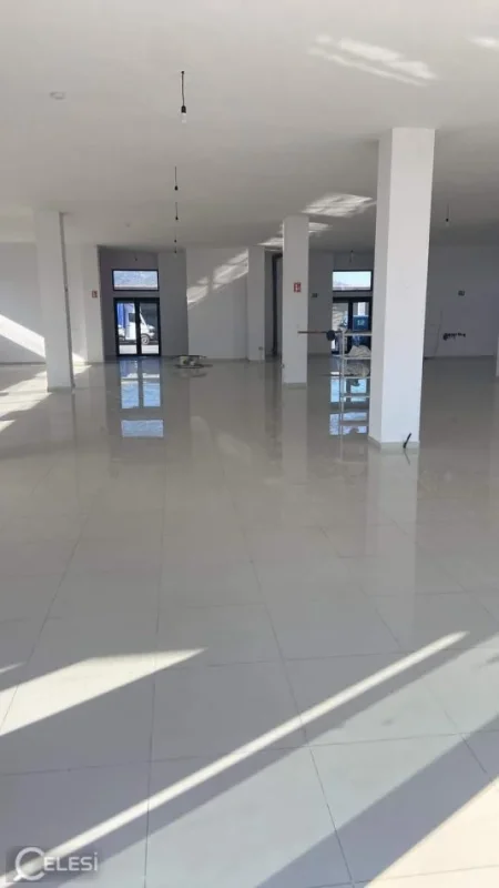 Tirane, jepet me qera ambjent biznesi Kati 0, 1.500 m² 2.500 € (KAMEZ)