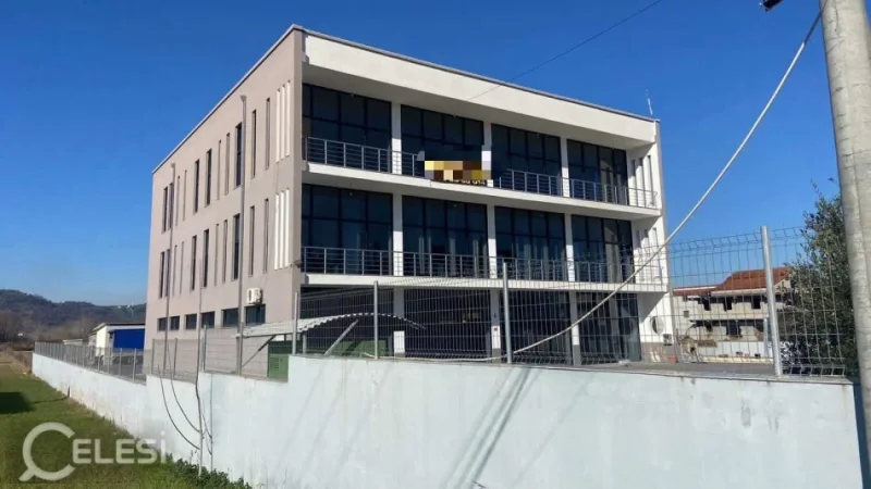 Tirane, jepet me qera ambjent biznesi Kati 0, 1.500 m² 2.500 € (KAMEZ)