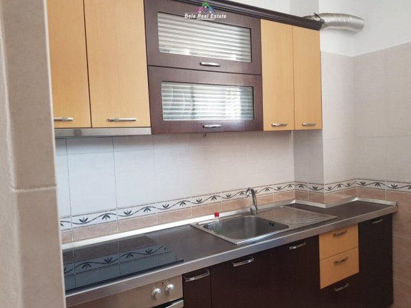 Tirane, jepet me qera apartament 1+1+Ballkon Kati 2, 118 m² 500 € (don bosko)