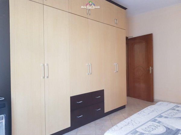 Tirane, jepet me qera apartament 1+1+Ballkon Kati 2, 118 m² 500 € (don bosko)
