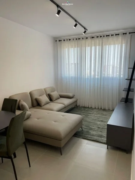 Tirane, jepet me qera apartament 1+1+Ballkon Kati 4, 64 m² 530 € (asl 2)