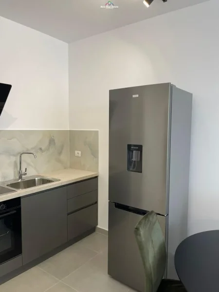 Tirane, jepet me qera apartament 1+1+Ballkon Kati 4, 64 m² 530 € (asl 2)