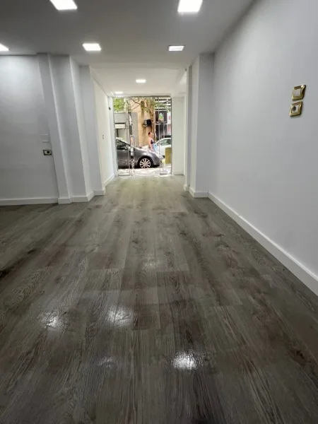 Tirane, jepet me qera ambjent biznesi Kati 0, 30 m² 500 € (DON BOSKO)