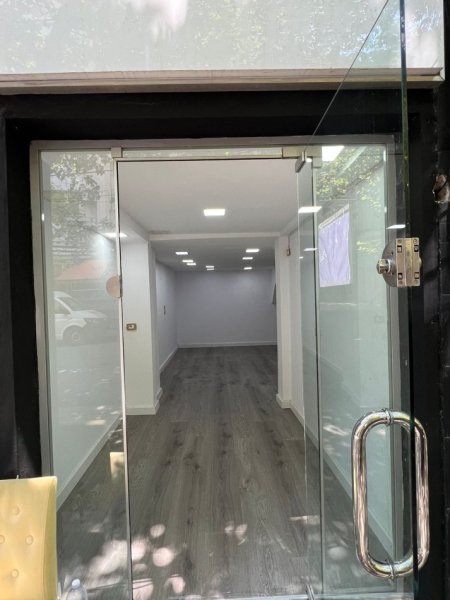 Tirane, jepet me qera ambjent biznesi Kati 0, 30 m² 500 € (DON BOSKO)