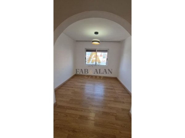 Tirane, shitet apartament 3+1 Kati 4, 95 m² 145.000 € (Gjimnazi Partizani)