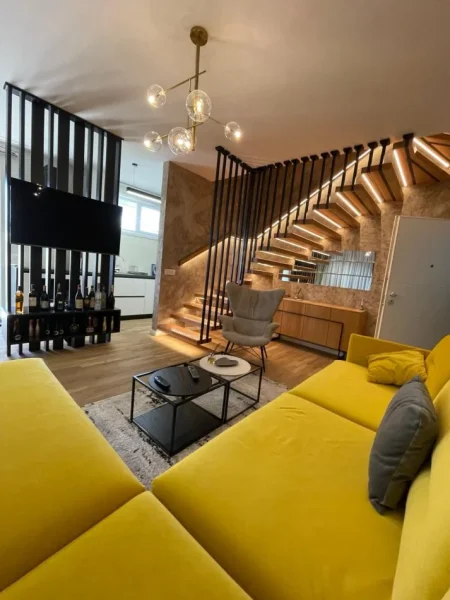 Tirane, shitet apartament 2+1 Kati 5, 150 m² (21 Dhjetori)