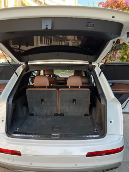 Tirane, Shitet Audio Q7 viti 2017 Gjendje perfekte, Automat Benzin, e bardhë automatik Kondicioner 195.000 km 26.000 €